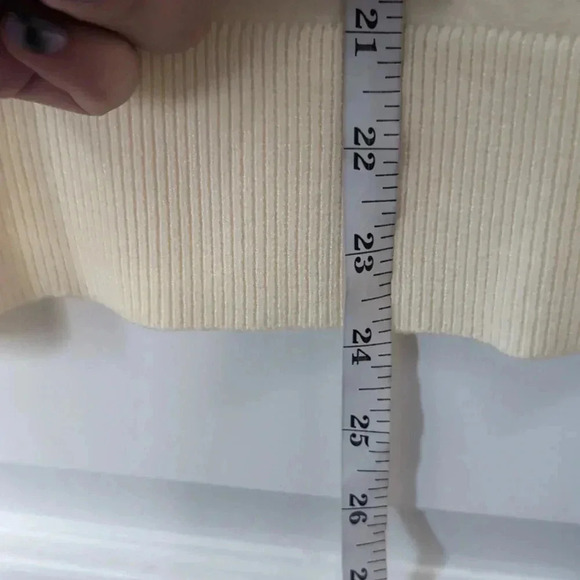 Free Assembly Women's Turtle Neck - Picture 9 of 9